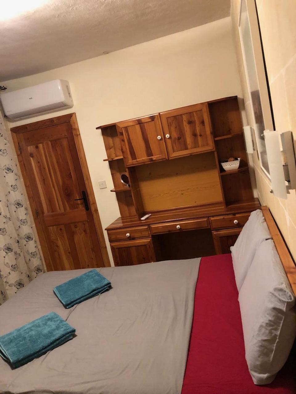 Cozy Beachside Xlendi
