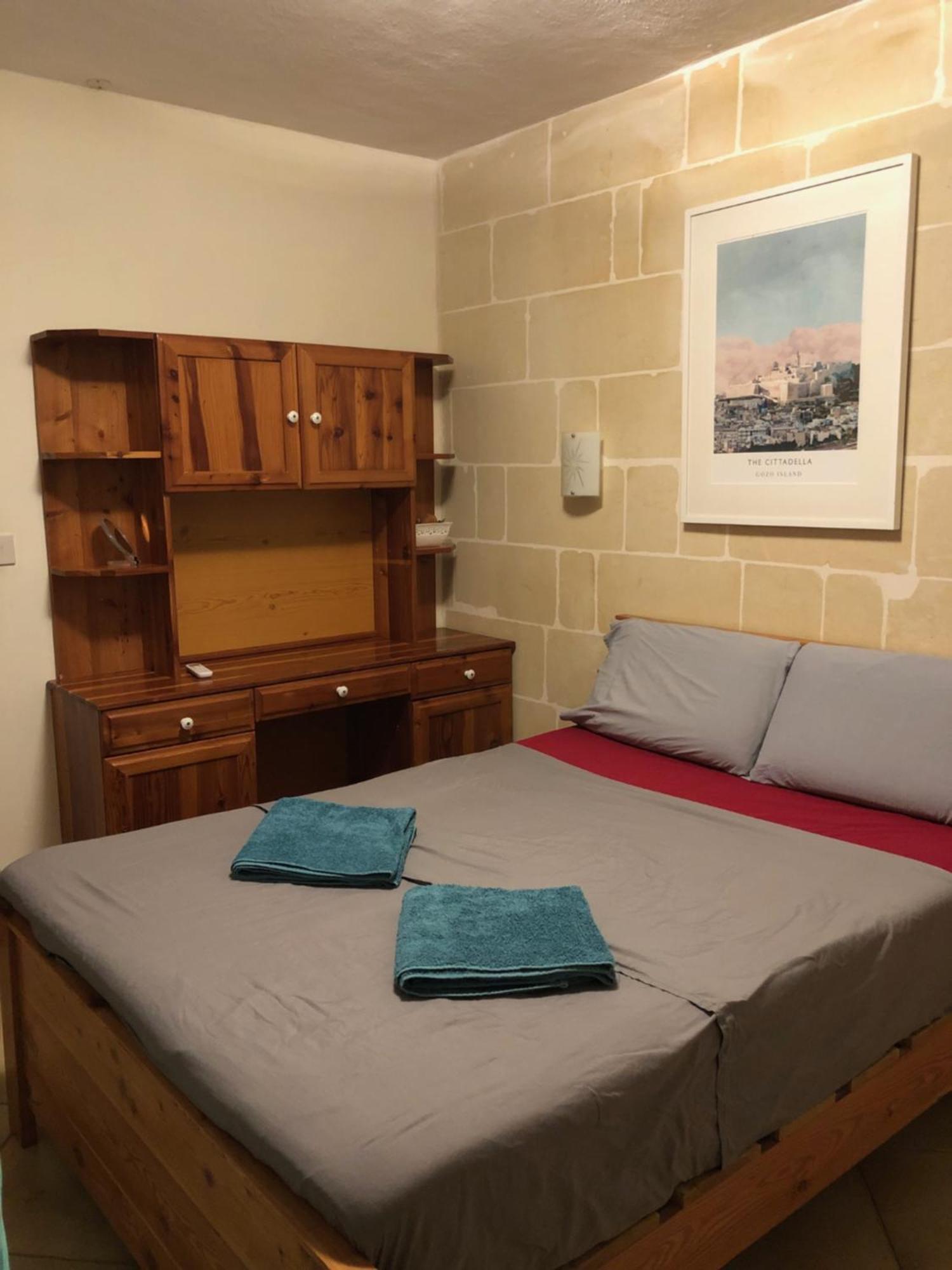 Cozy Beachside Apartment Xlendi